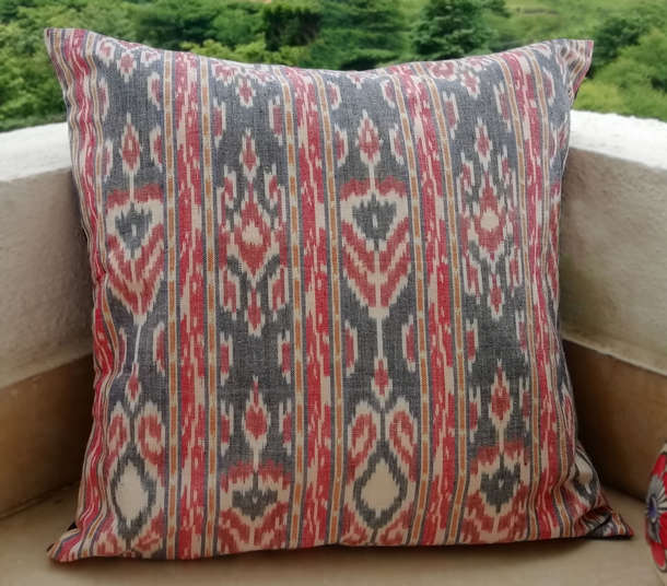 Cotton handloom cushion cover