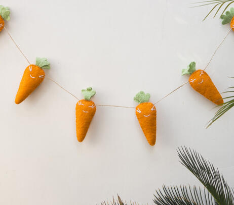 Handwoven felt easter carrot garland