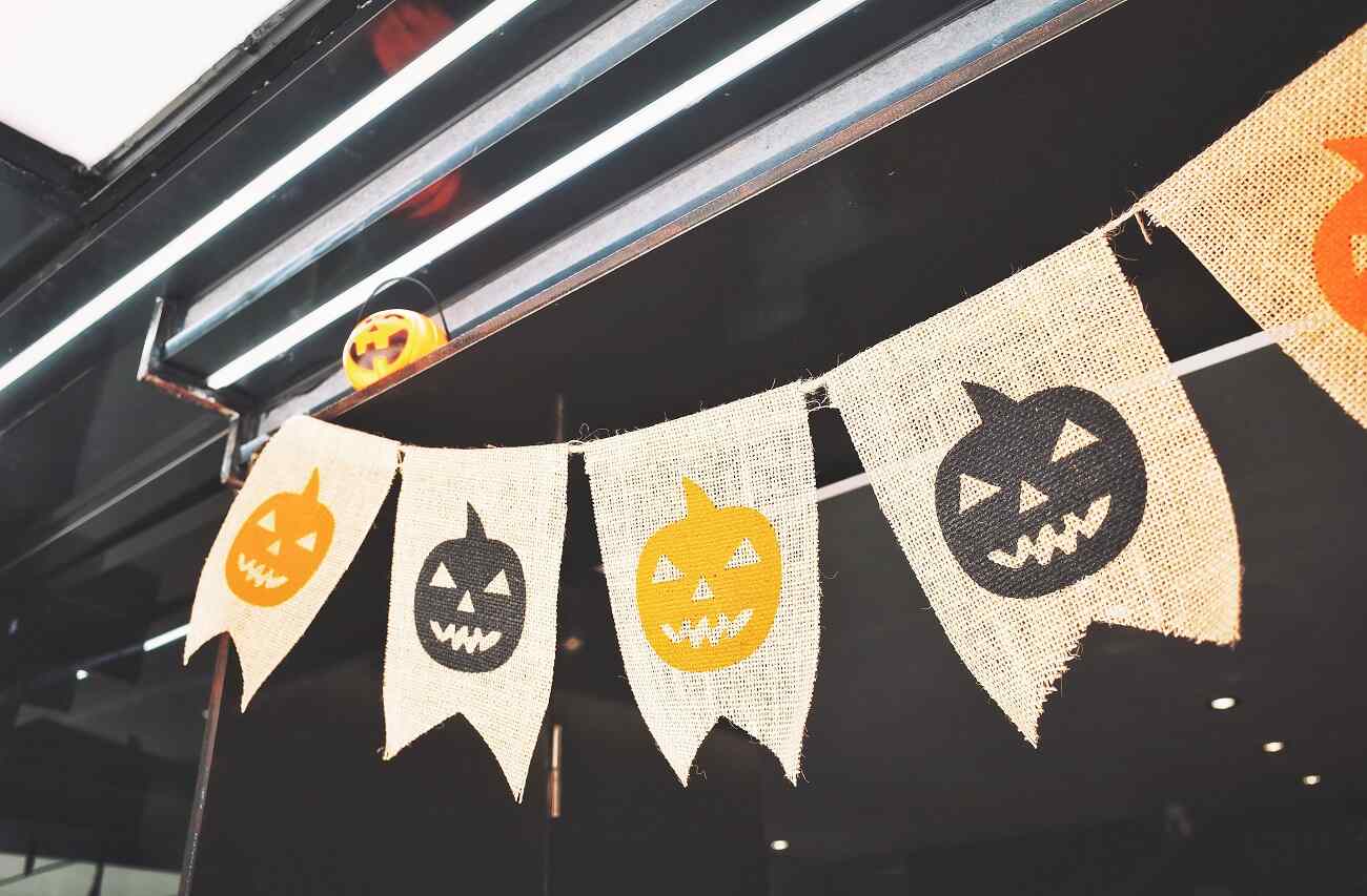 Pumpkin buntings