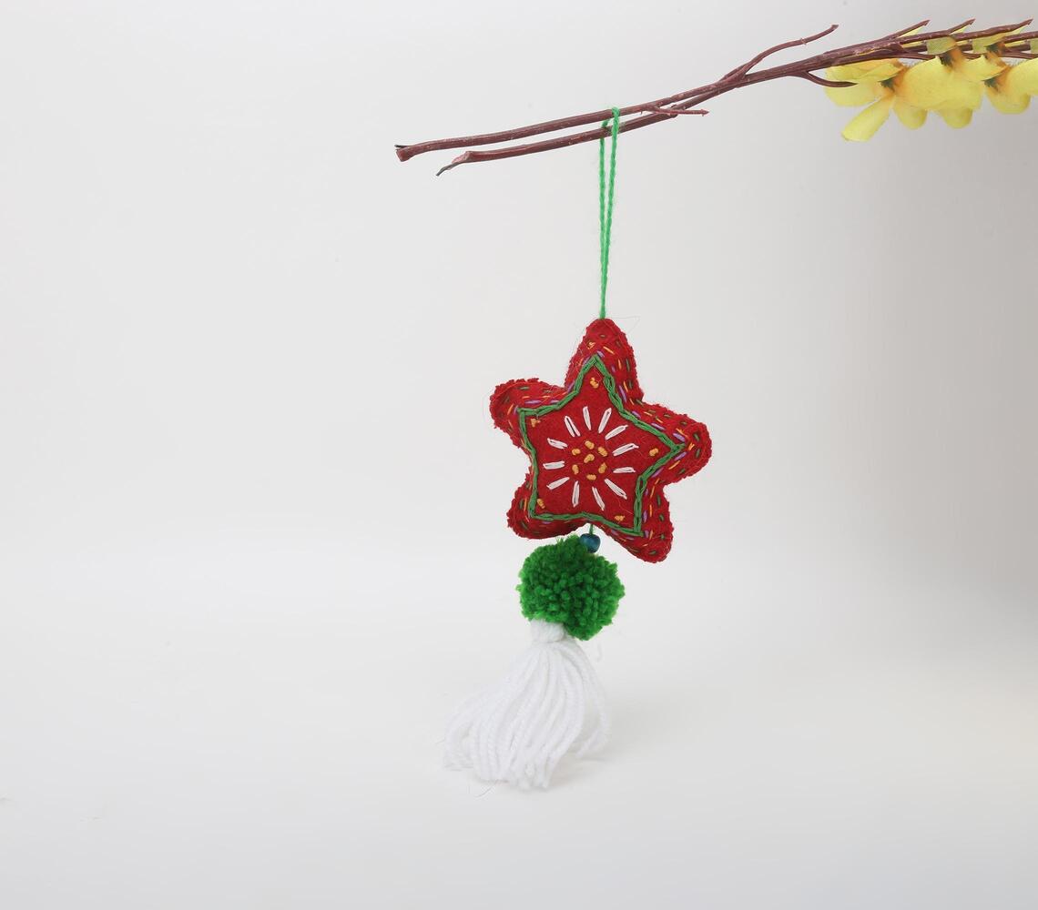 felt star & pom-pom hanging ornament
