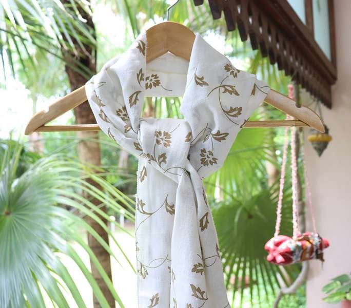 Leaf print handwoven organic cotton stole