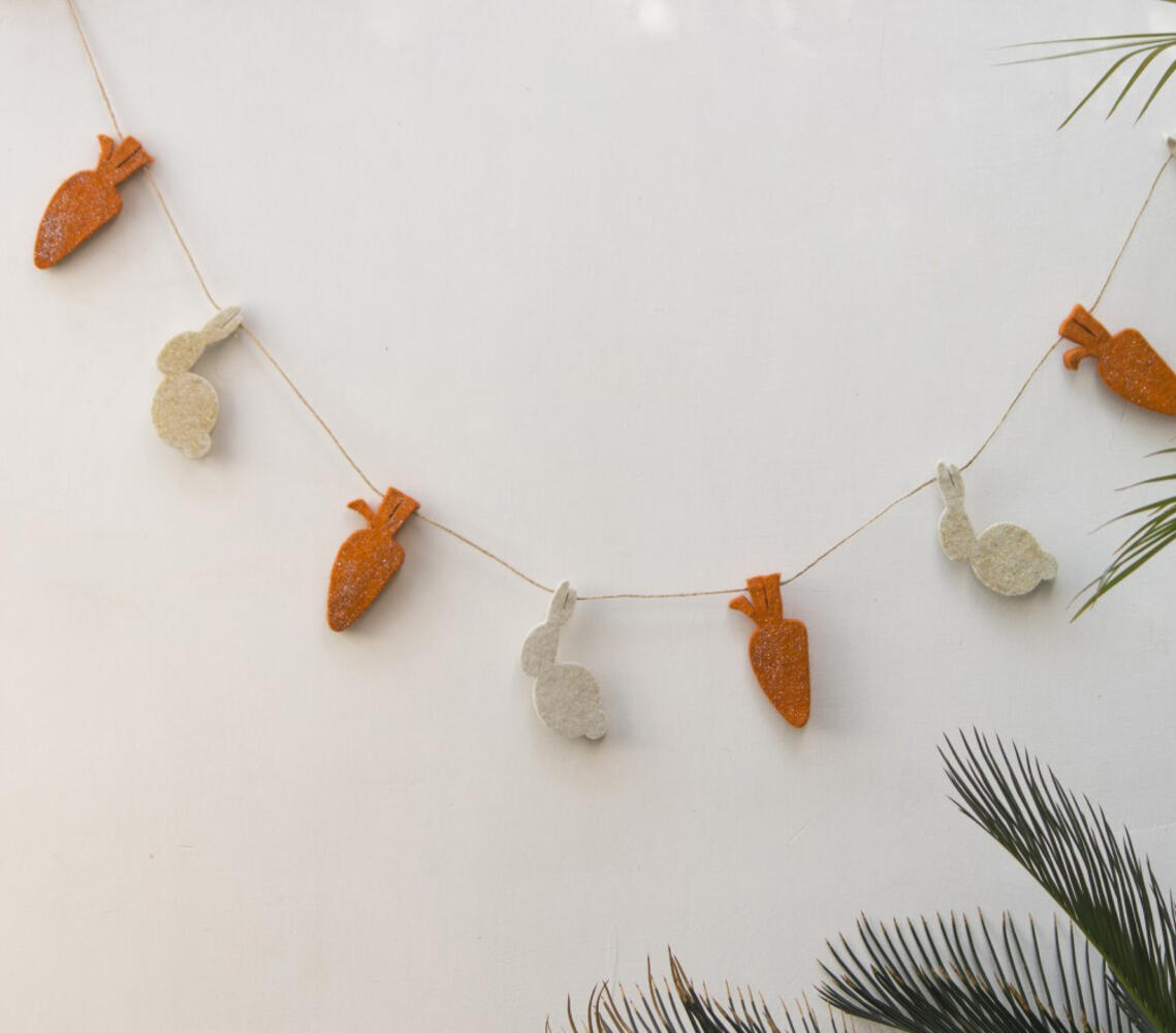 Handwoven felt easter bunny and carrot garland