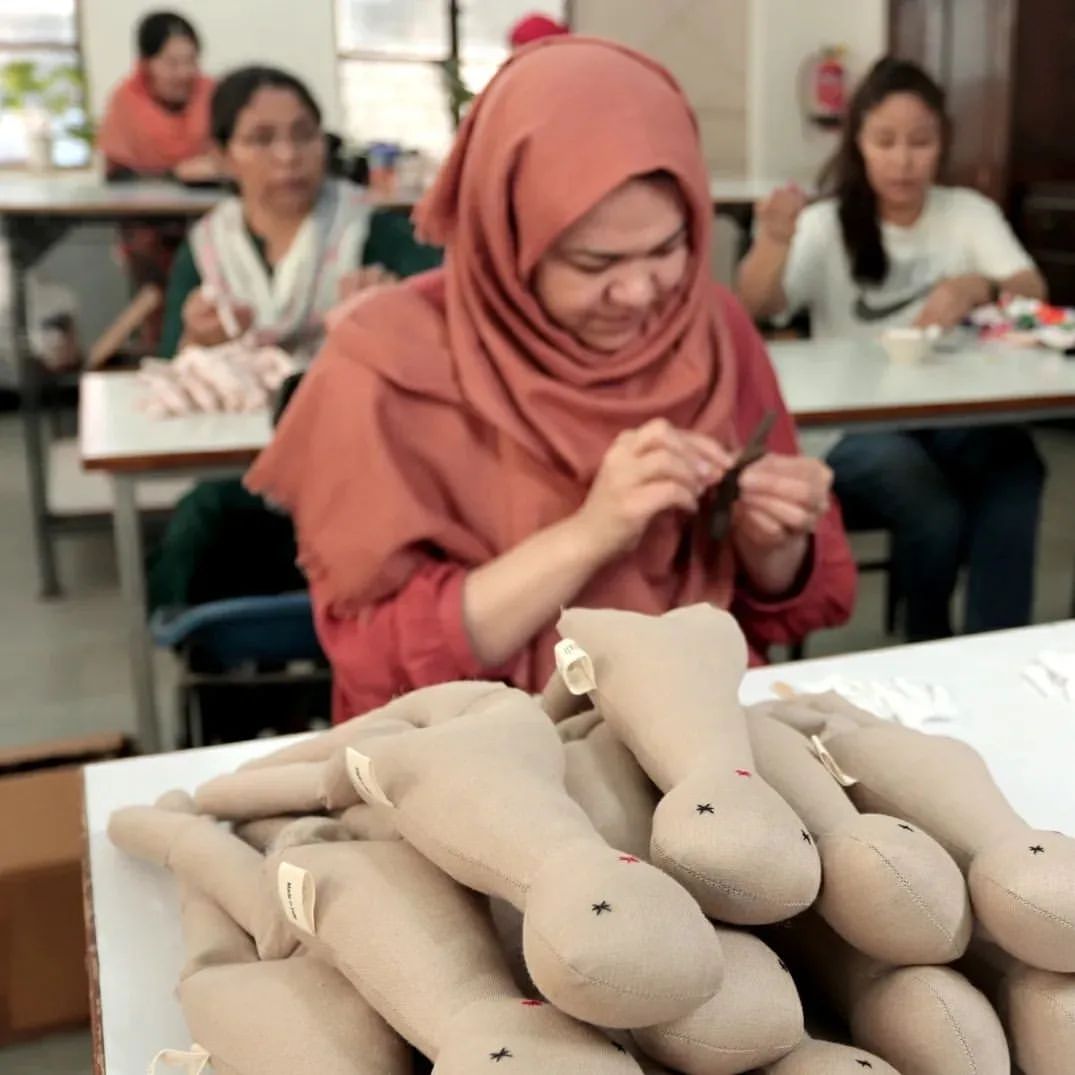 Afghan women refugee artisans