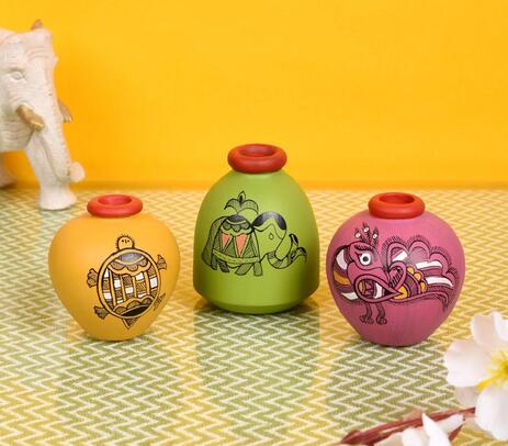 Terracotta madhubani pots & wooden shelves