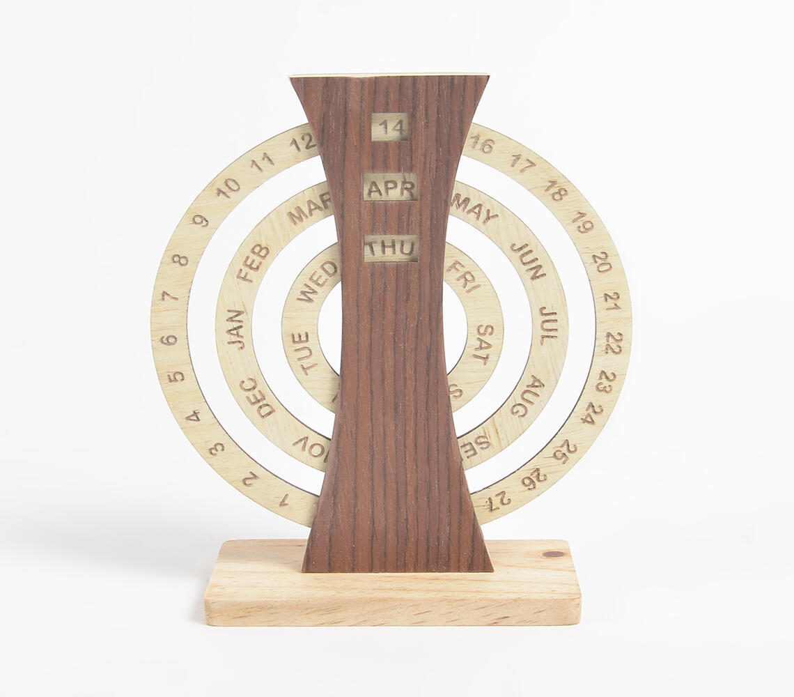 Circular perpetual wooden calendar