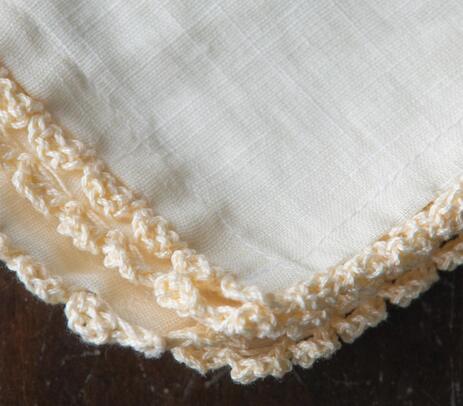 Scalloped lace border table napkins