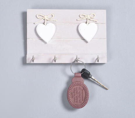 Distress-painted wooden heart 4-key hanger