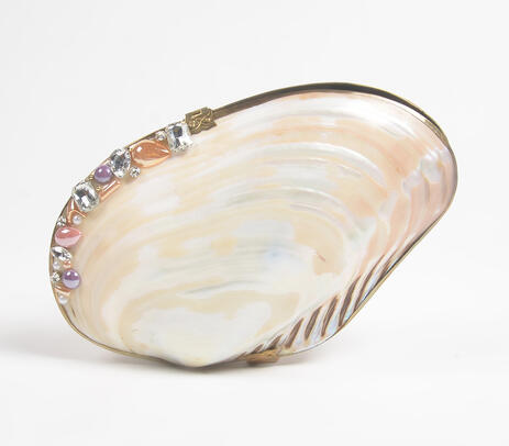Statement handcrafted seashell jewelry box
