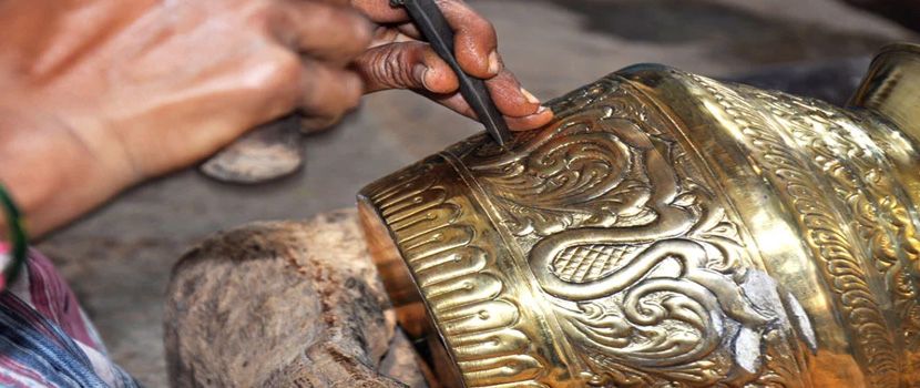 Artisan practising Budithi brass metal craft
